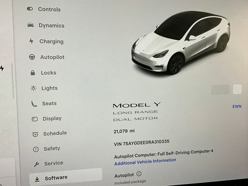 Used 2024 Tesla Model Y Long Range AWD/4WD image 17