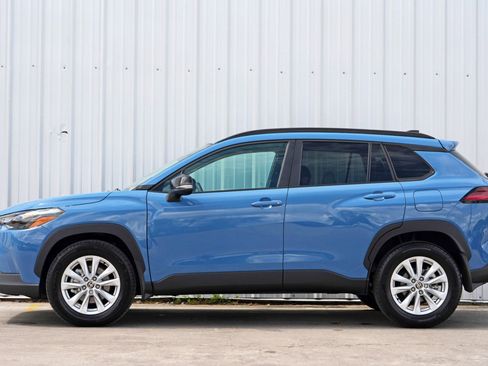 Used 2026 Toyota Corolla Cross LE image 8