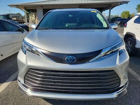 Used 2022 Toyota Sienna XLE FWD image 9