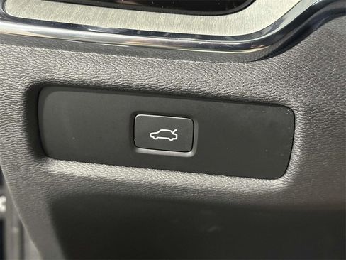 Used 2024 Volvo V60 B5 Cross Country Ultimate image 26