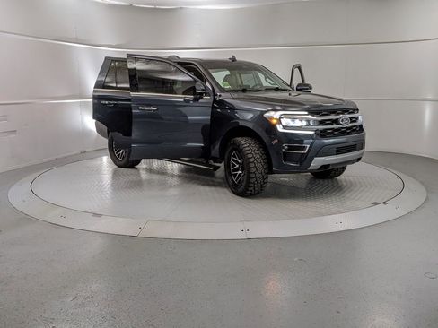 Used 2024 Ford Expedition Limited image 7