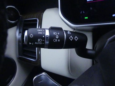 Used 2020 Land Rover Range Rover Sport HSE Dynamic image 16