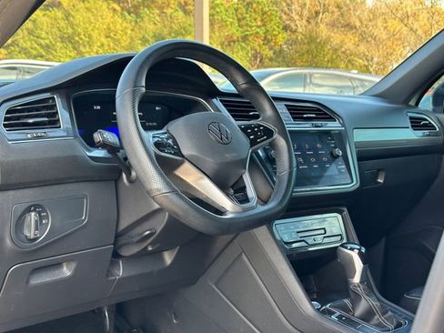 Used 2023 Volkswagen Tiguan SE R-Line image 7