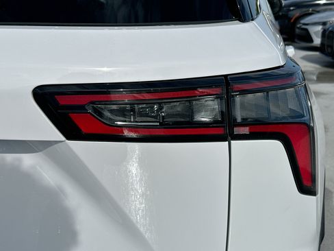 Used 2025 Chevrolet Equinox LT FWD image 31