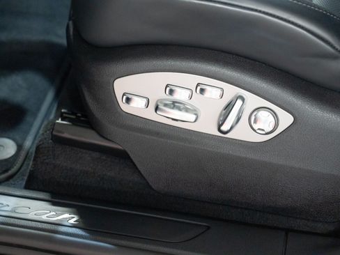 Certified 2026 Porsche Macan AWD/4WD image 13
