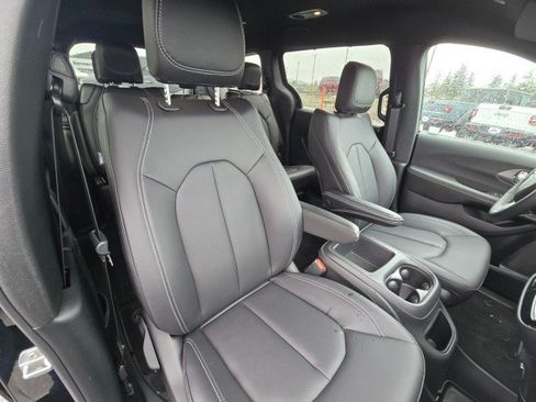 New 2026 Chrysler Voyager LX FWD image 13