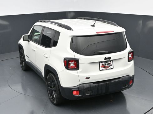 Used 2017 Jeep Renegade Altitude FWD image 30