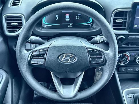 Used 2025 Hyundai Venue SE FWD image 15