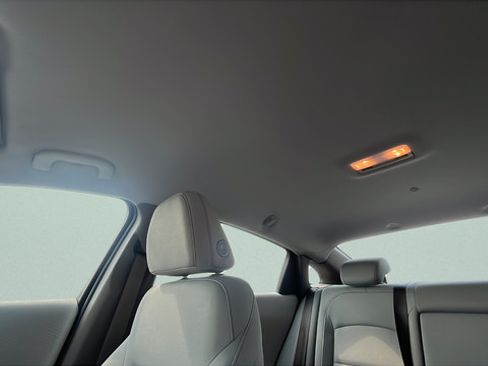Used 2017 Chevrolet Malibu LT FWD image 18