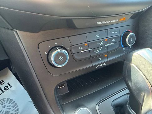 Used 2015 Ford Focus SE w/ SE Sport Package FWD image 19