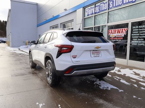 New 2026 Chevrolet Trax LT image 8