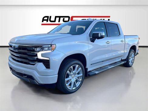 Used 2024 Chevrolet Silverado 1500 High Country w/ High Country Premium Package image 3