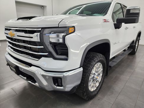 Used 2024 Chevrolet Silverado 2500 LTZ w/ LTZ Premium Package image 7