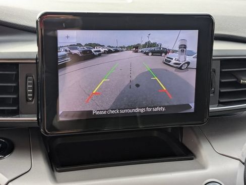 Certified 2023 Ford Explorer XLT w/ Equipment Group 202A RWD image 17