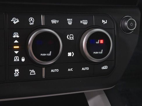 New 2026 Land Rover Defender 110 X-Dynamic SE AWD/4WD image 30