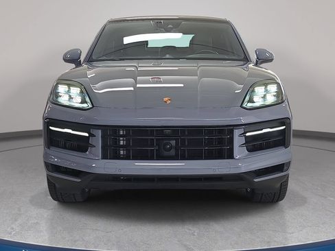 Used 2024 Porsche Cayenne Coupe AWD/4WD image 3