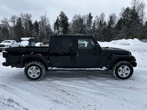 Used 2022 Jeep Gladiator Sport image 6