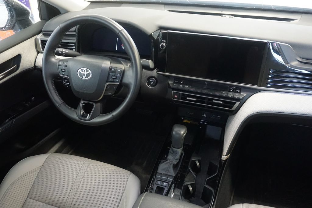 Used 2025 Toyota Camry XLE AWD/4WD image 25