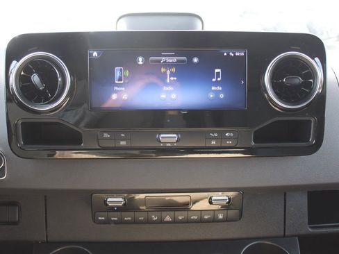 Used 2025 Mercedes-Benz Sprinter 2500 image 10