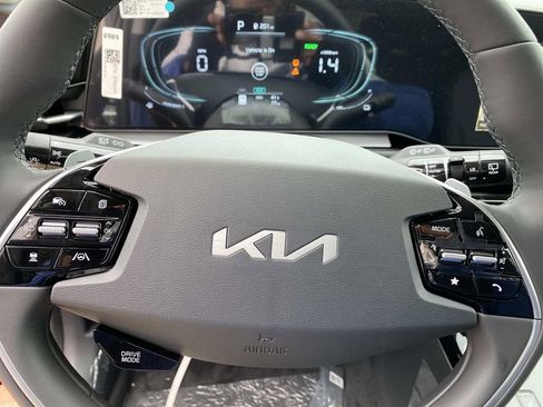 New 2025 Kia Niro EX w/ EX Cold Weather Package image 11