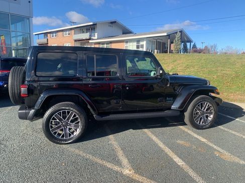 Used 2022 Jeep Wrangler Unlimited Sahara image 8