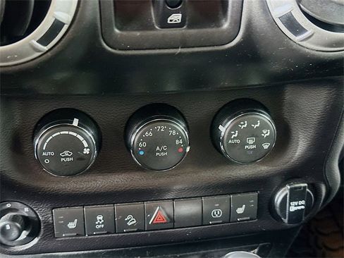 Used 2017 Jeep Wrangler Unlimited Rubicon image 16