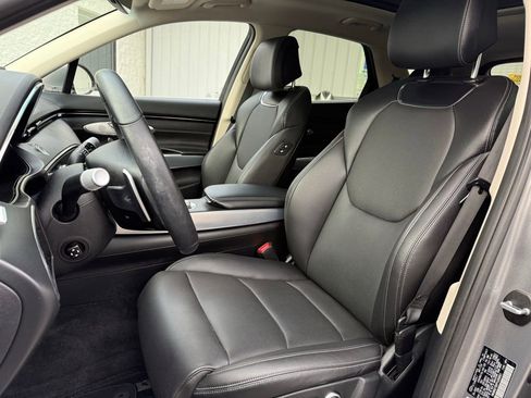 Used 2023 Genesis GV70 2.5T w/ Select Package image 8