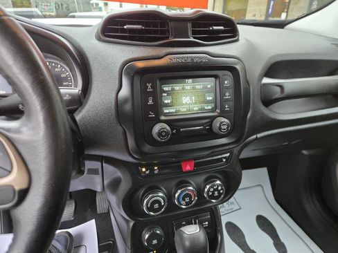 Used 2017 Jeep Renegade Latitude w/ Cold Weather Group image 14