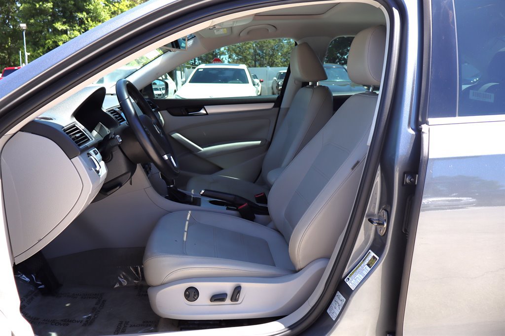 Used 2013 Volkswagen Passat TDI SE FWD image 15
