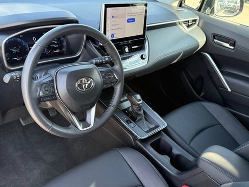 Used 2026 Toyota Corolla Cross XLE FWD image 10