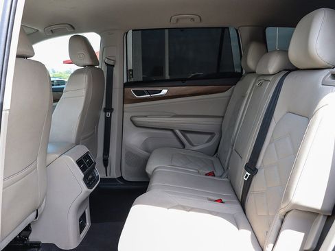 Used 2024 Volkswagen Atlas SE w/ Black Wheel Package image 18