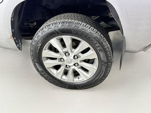 Used 2015 Toyota Tundra Limited w/ Limited Premium Package AWD/4WD image 25