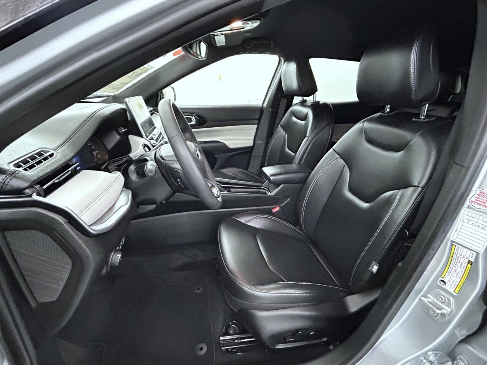 Certified 2025 Jeep Compass Limited AWD/4WD image 10
