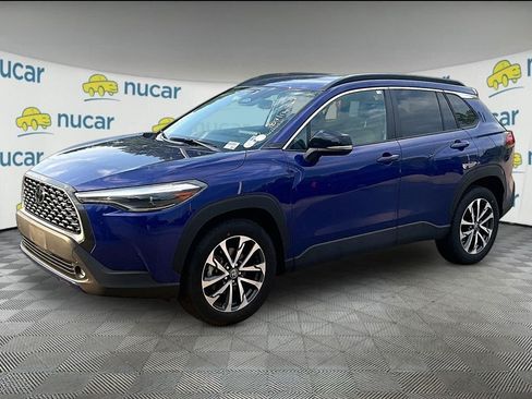 Used 2025 Toyota Corolla Cross XLE AWD/4WD image 3