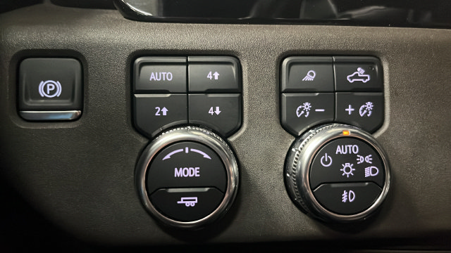 Used 2024 GMC Sierra 1500 SLT w/ SLT Premium Plus Package AWD/4WD image 30