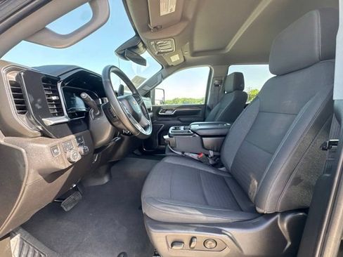 Used 2025 Chevrolet Silverado 2500 LT w/ Convenience Package AWD/4WD image 2