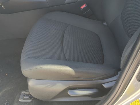 Used 2020 Toyota RAV4 LE image 18