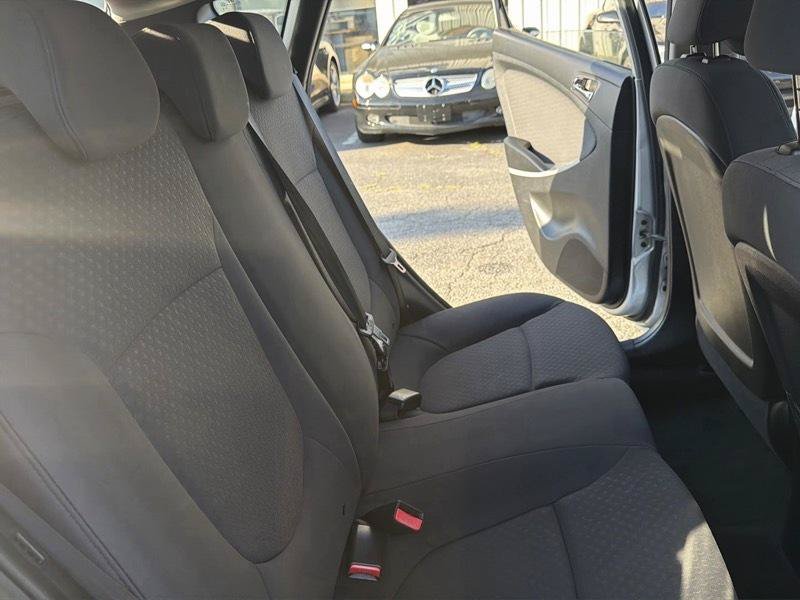 Used 2012 Hyundai Accent SE FWD image 17