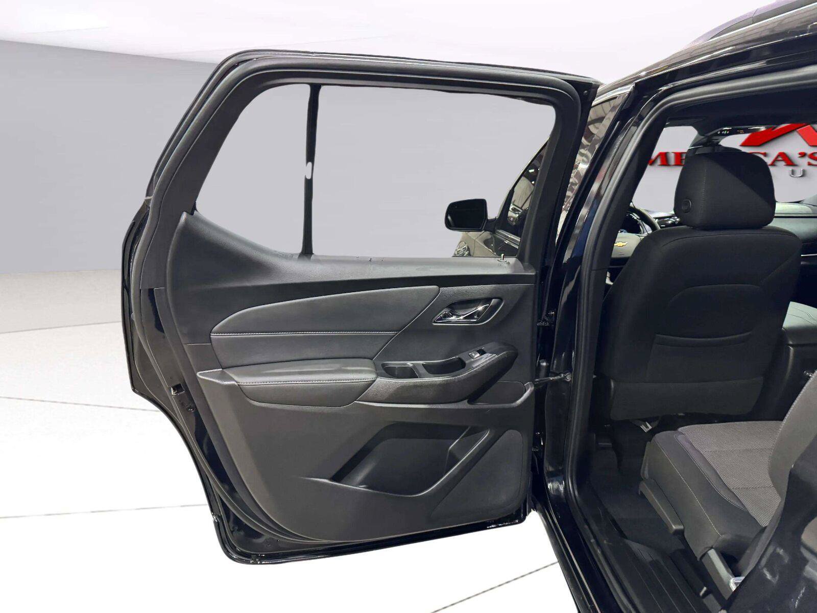 Used 2023 Chevrolet Traverse LT AWD/4WD image 39