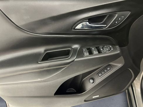 Used 2018 Chevrolet Equinox Premier image 12