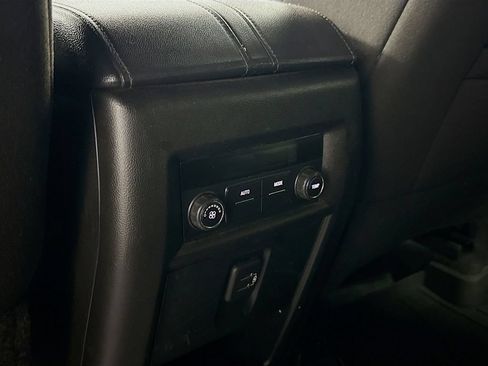 Used 2023 Chevrolet Traverse LT FWD image 25
