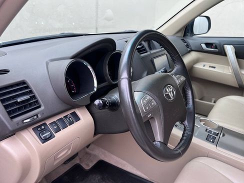 Used 2010 Toyota Highlander SE AWD/4WD image 18