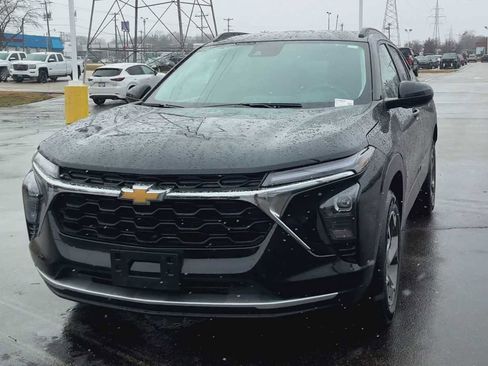 Certified 2024 Chevrolet Trax LT w/ Driver Confidence Package image 7