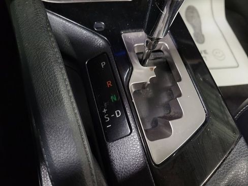 Used 2017 Toyota RAV4 Limited image 16