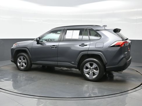 Used 2022 Toyota RAV4 LE AWD/4WD image 8