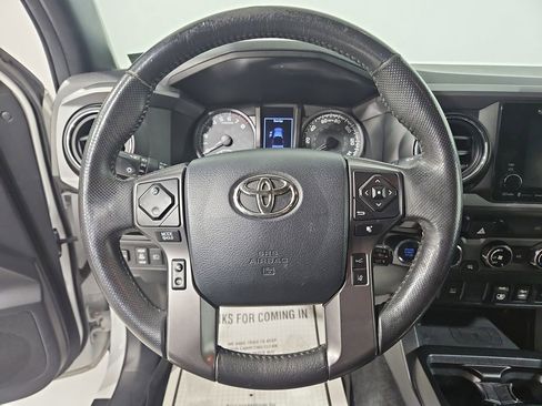Used 2018 Toyota Tacoma TRD Off-Road image 14