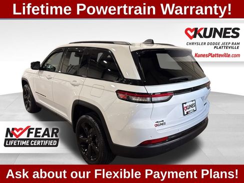 Used 2025 Jeep Grand Cherokee Limited w/ Black Appearance Package image 8