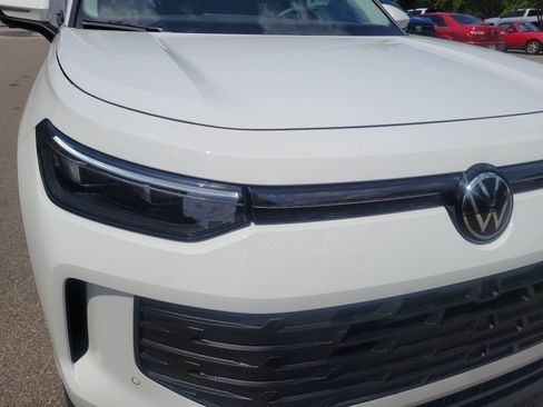 Certified 2026 Volkswagen Tiguan SE AWD/4WD image 24