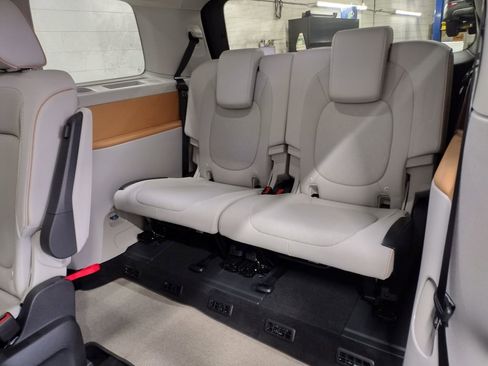 New 2025 Volkswagen ID. Buzz 1st Edition image 31