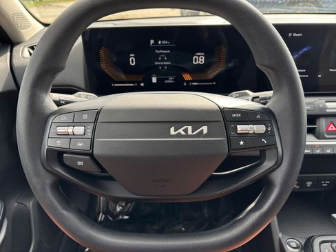 Used 2025 Kia K4 FWD image 28